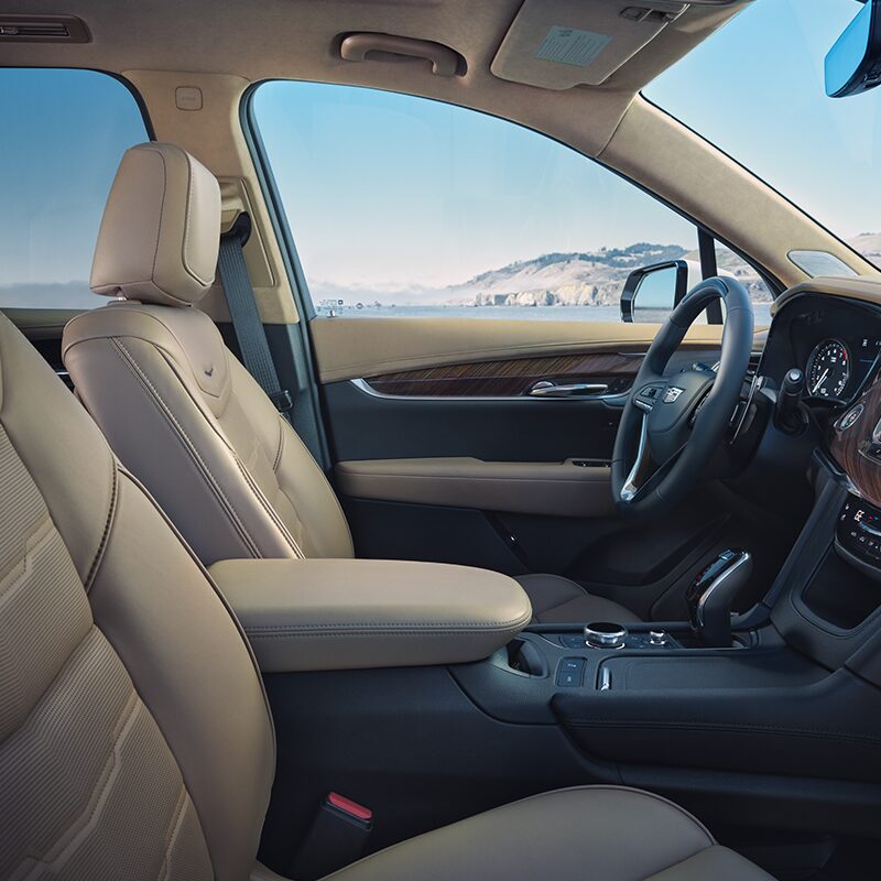 XT6 in-page scroller interior front seats