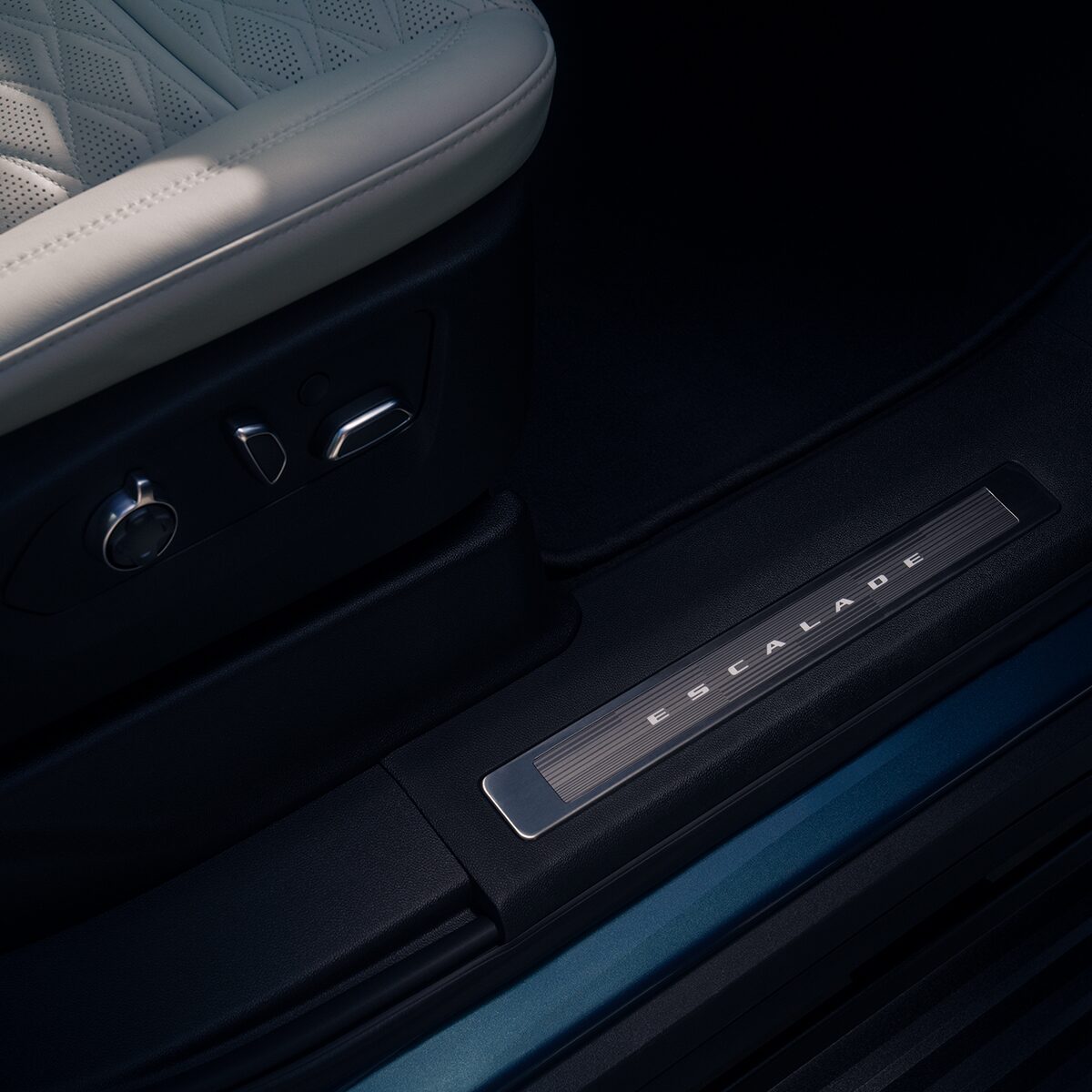 Escalade door sill