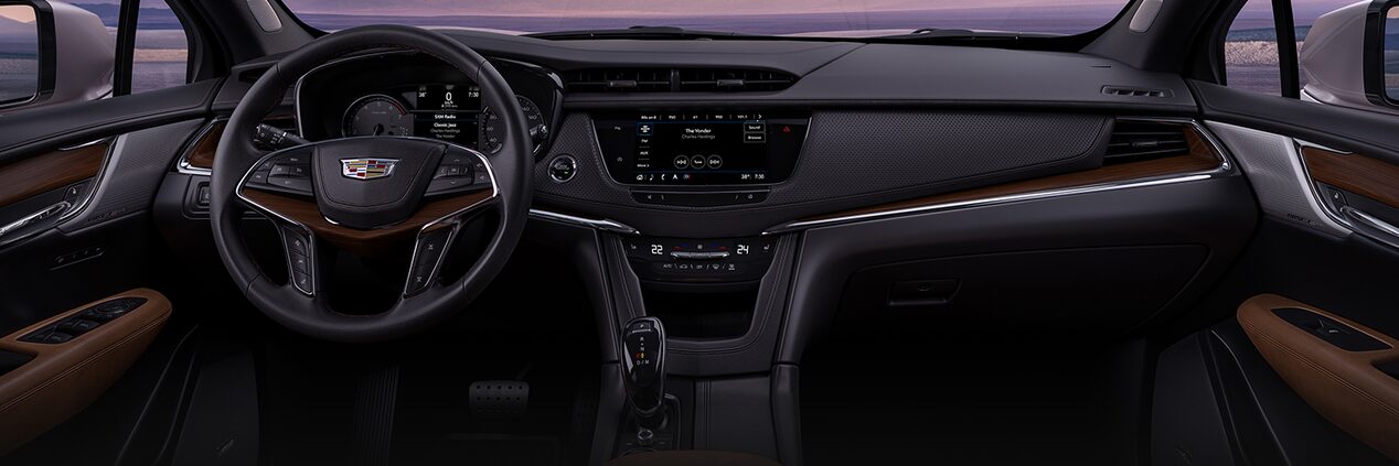 XT5 interior intro desktop