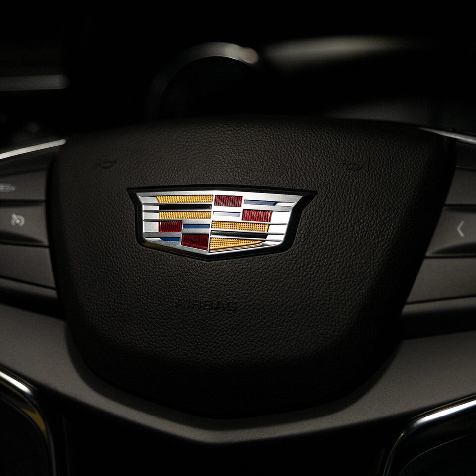 XT5 steering wheel crest