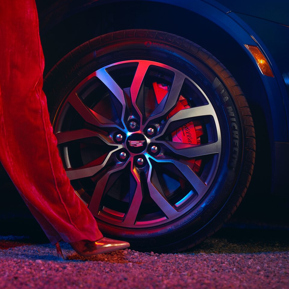 XT5 in-page scroller exterior alloy wheels