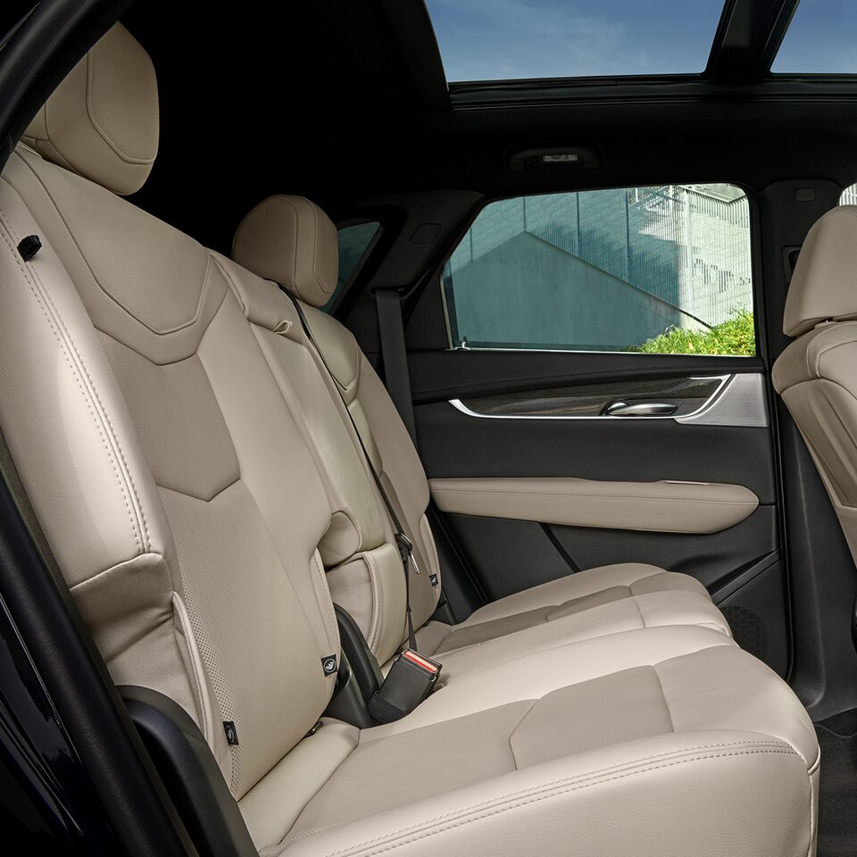 XT5 in-page scroller interior back seats