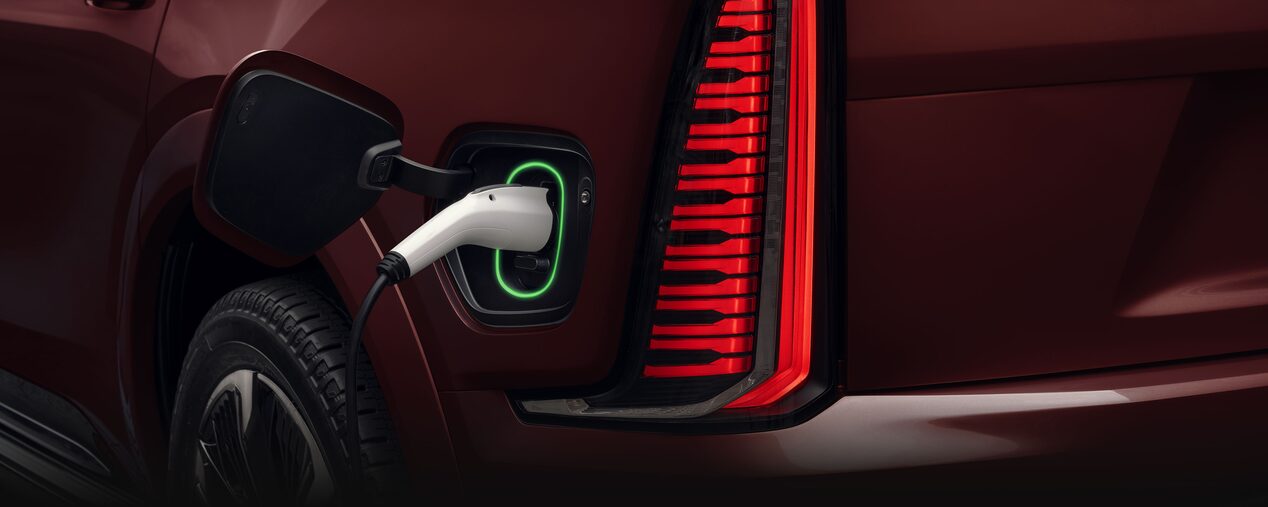 Lyriq charging intro desktop