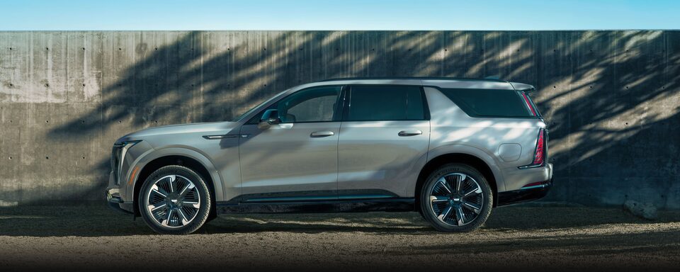 Escalade IQ exterior intro mobile