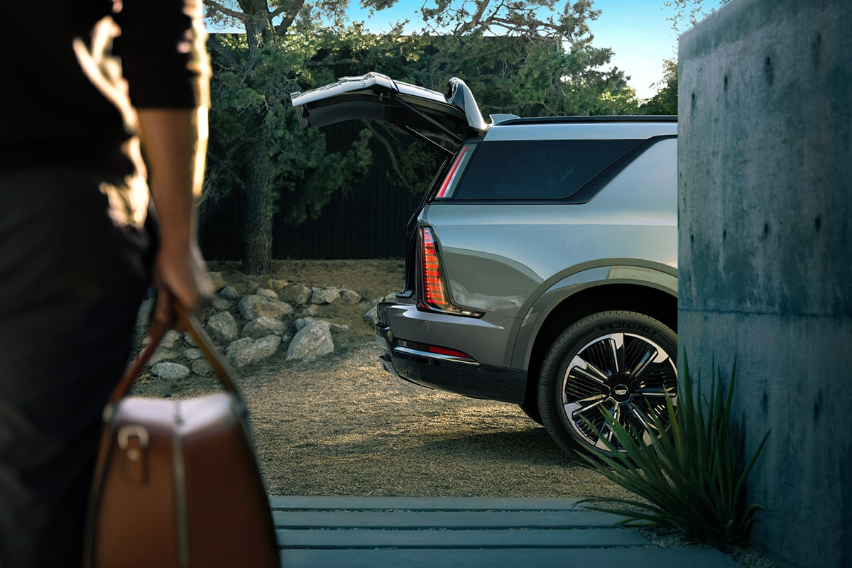 Escalade IQL exterior cargo