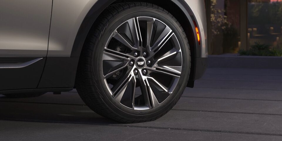 LYRIQ available 22 wheel