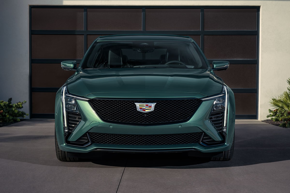 CT5-V exterior front