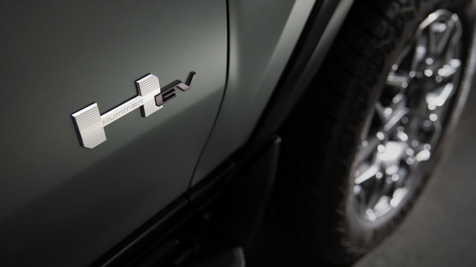 2023-gmc-hummer-ev-features-ev-badging-2