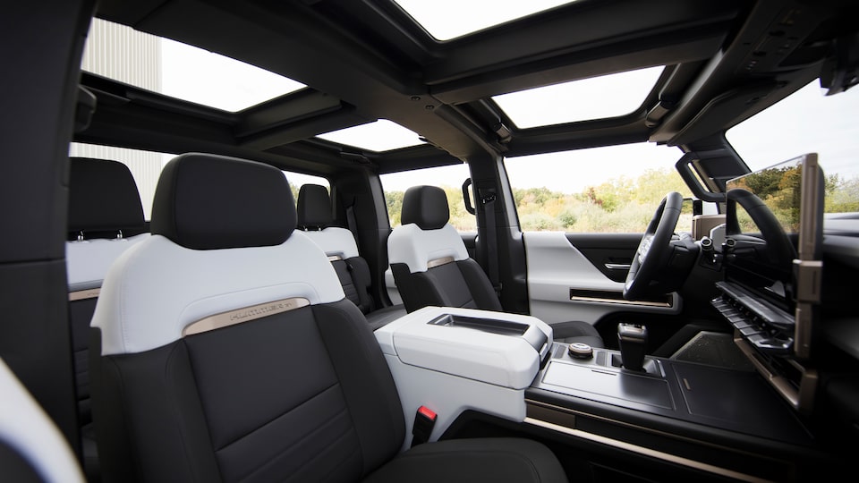 2023-gmc-hummer-ev-features-lunar-horizon-1