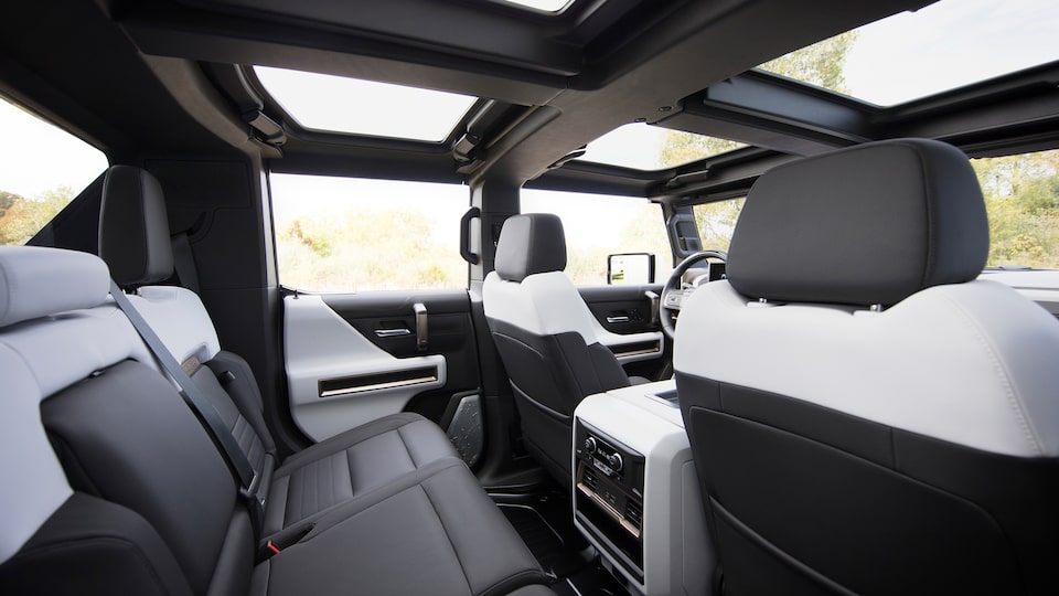 2023-gmc-hummer-ev-features-lunar-horizon-2