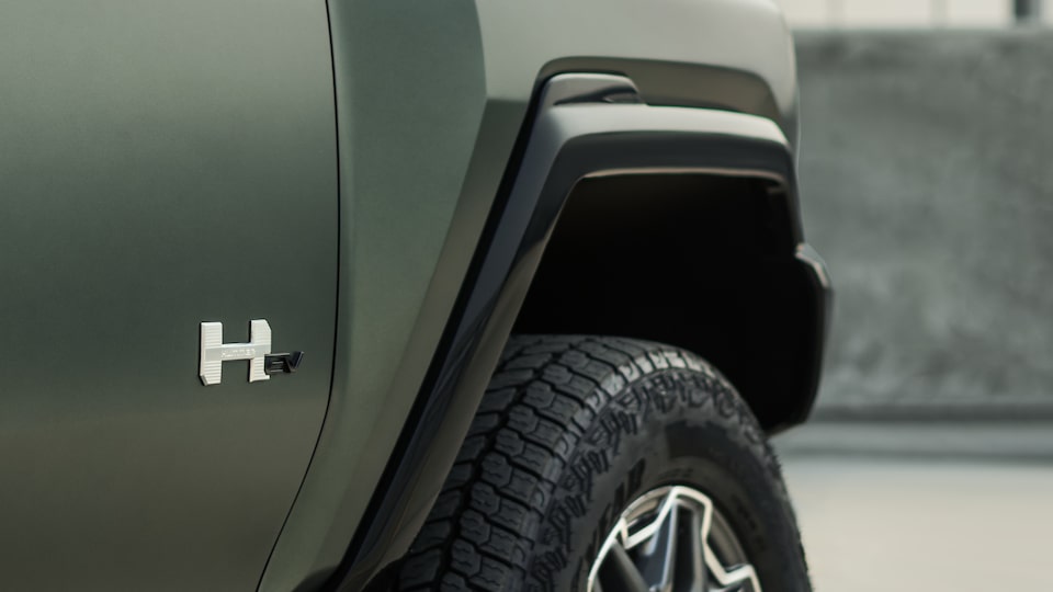 2023-gmc-hummer-ev-features-wheel-flares-1