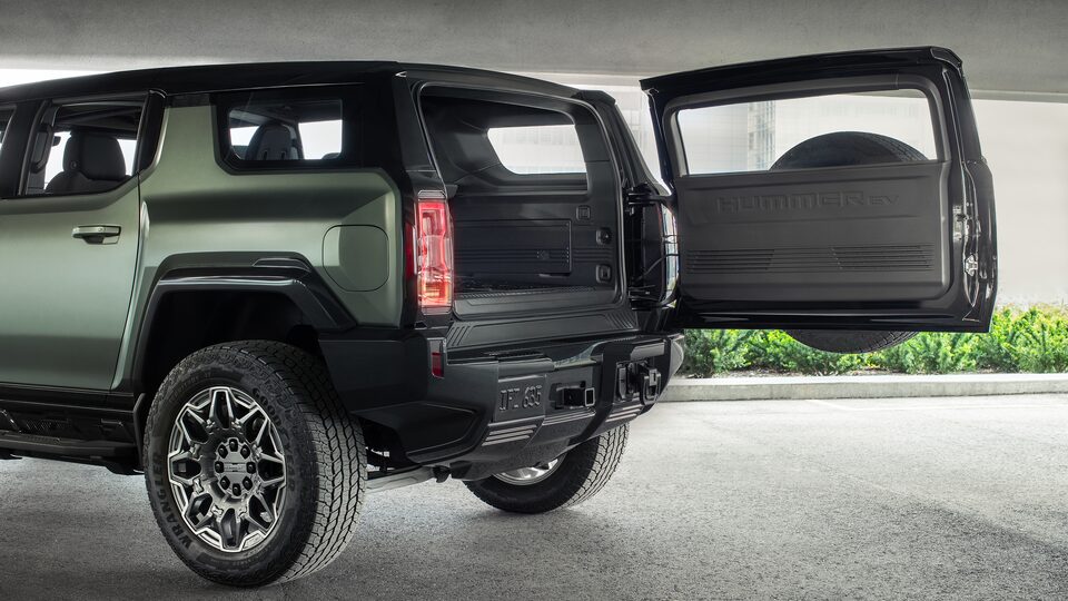 2023-hummer-power-swing-gate