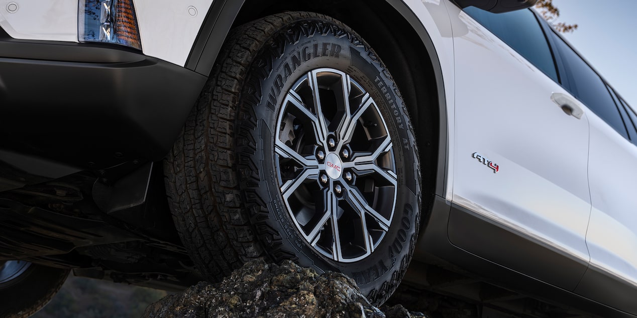 dark-machined-aluminium-wheels
