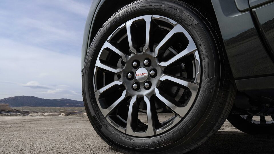 2023-acadia-ultra-bright-aluminum-wheels