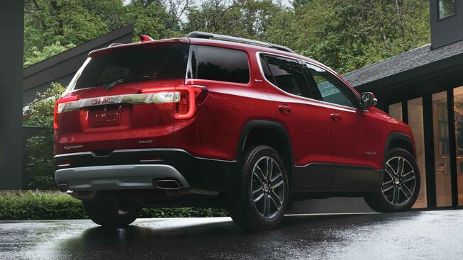 2023 GMC Acadia Mid-Size SUV Rear Side View In Driveway