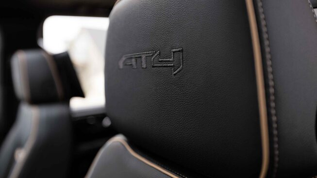 2023-yukon-at4-refined-comfort-interior