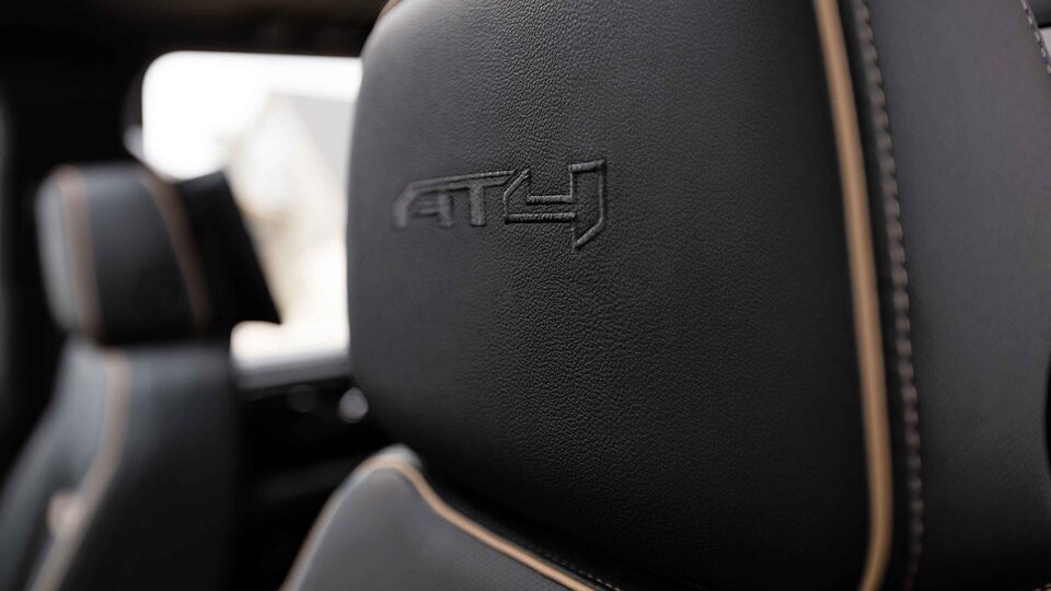 2023-yukon-at4-refined-comfort-interior