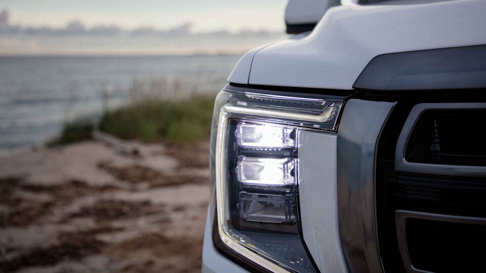2023-yukon-at4-C-shaped-led-exterior