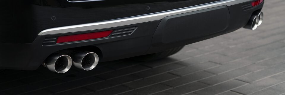 2023-yukon-exterior-Denali-Dual-Exhaust-System-3200x1800