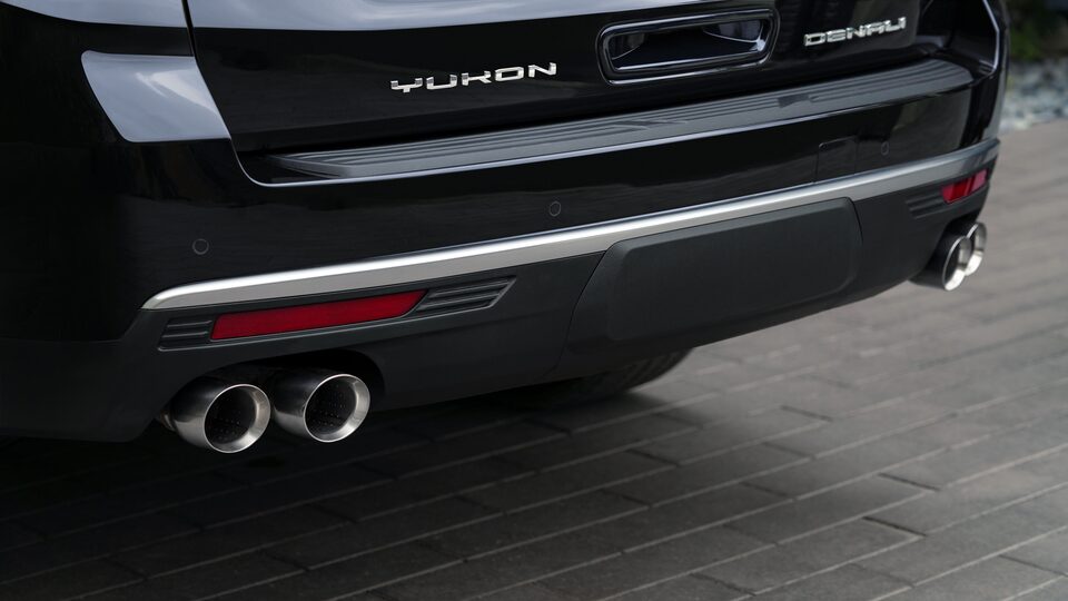 2023-yukon-exterior-Denali-Dual-Exhaust-System-3200x1800