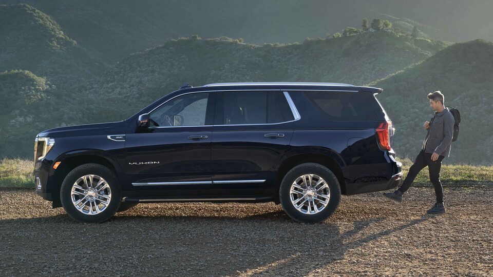 2023-yukon-exterior-hands-free-programmable