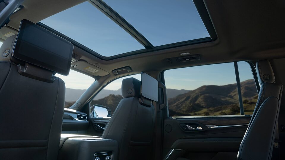 2023-yukon-interior-panoramic-sunroof