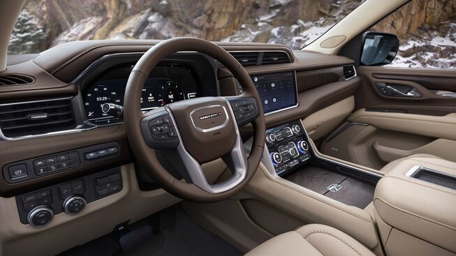 2023-yukon-denali-eleveted-aminities-interior