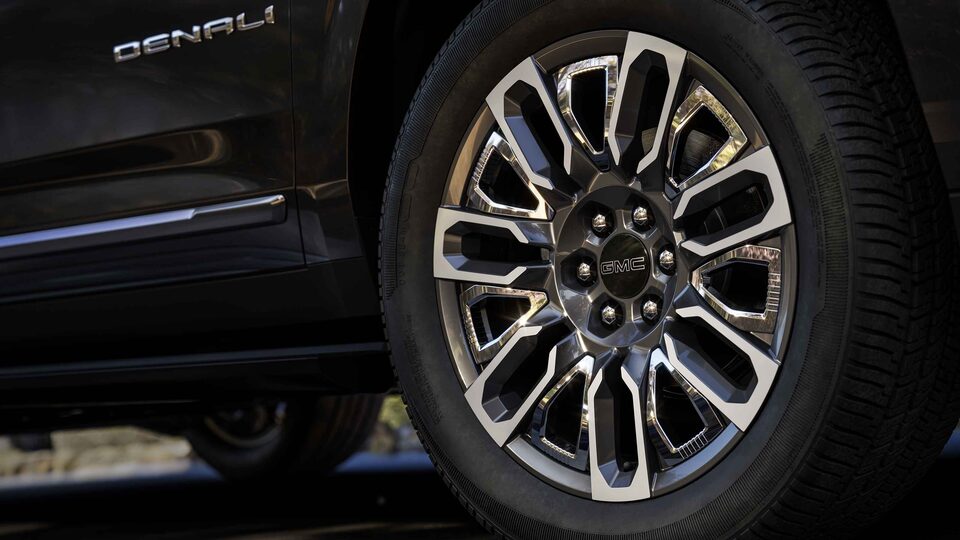 2023-yukon-denali-ultimate-exterior-premium-wheel-option