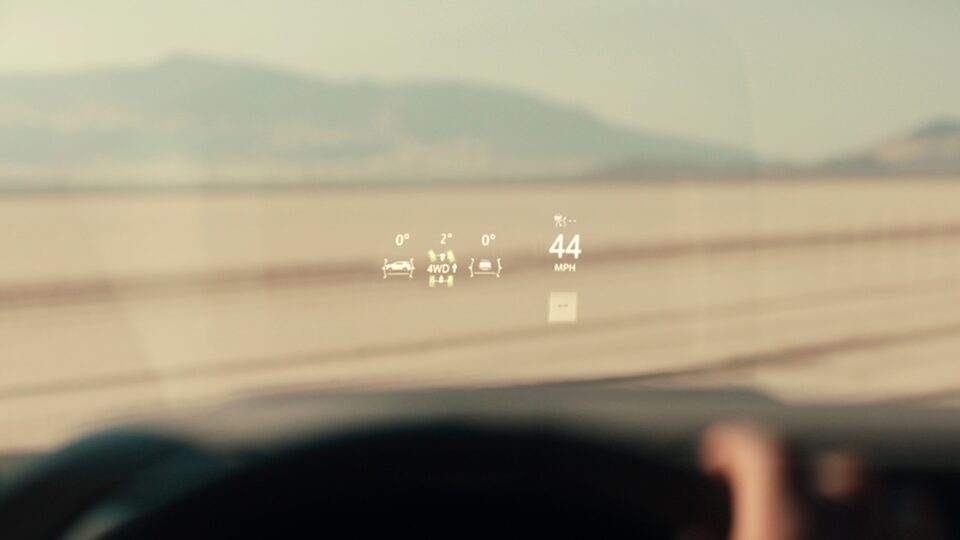 2023-yukon-tech-safety-diagonal-head-up-display