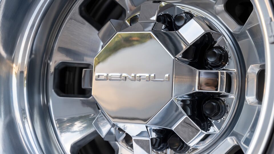 2024-sierra-hd-denali-signature-3