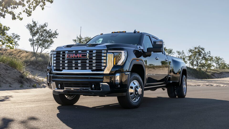 2024-sierra-hd-denali-signature-5.jpg