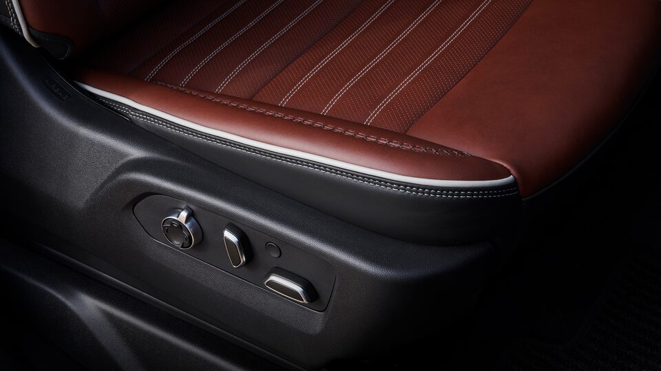 2024-sierra-hd-availabe-16-way-power