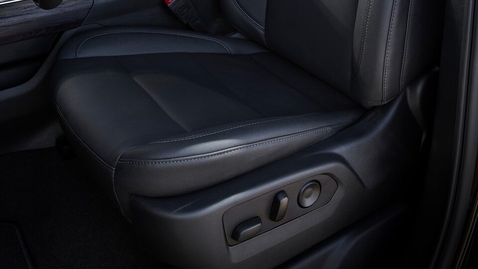 2024-sierra-hd-availabe-10-way-power