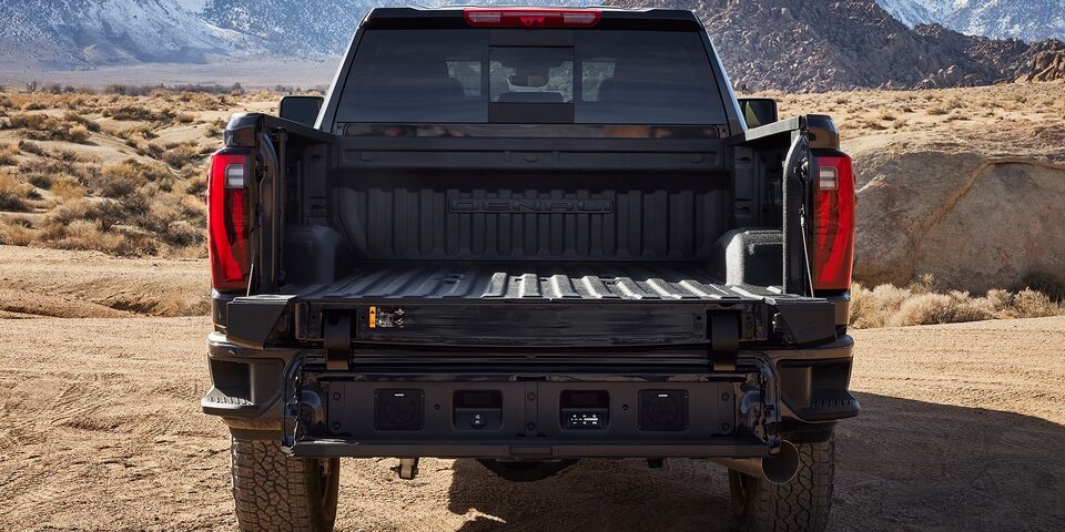 2024-sierra-hd-cargo-bed
