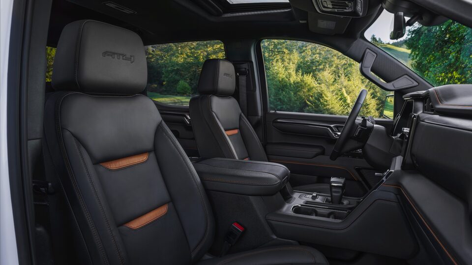 2023-jet-black-with-kalahari-interiors