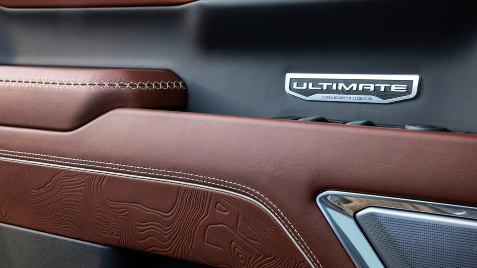 2023-denali-ultimate-metal-badging