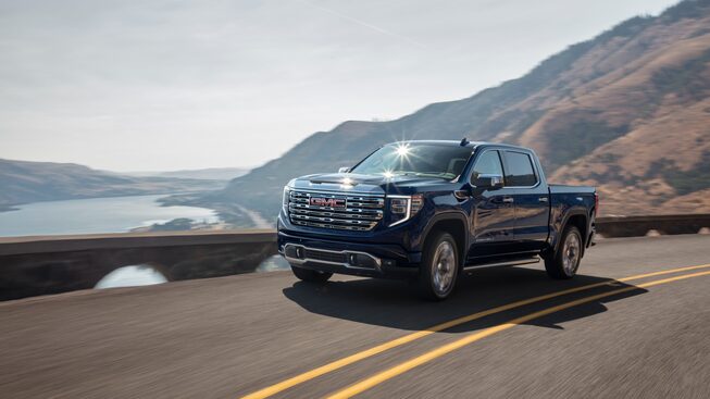 2023-sierra-1500-denali-exterior-3200x1800