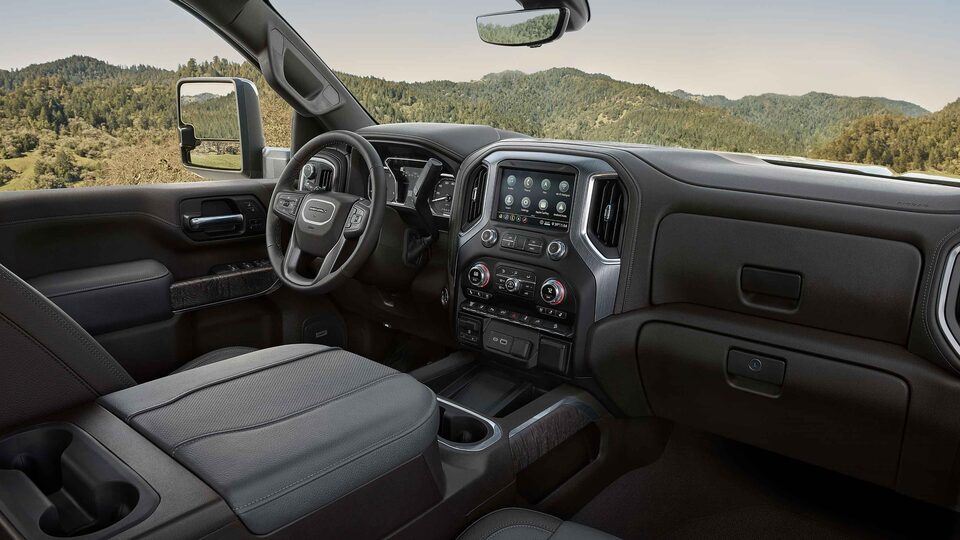 The Impressive Interior of the Sierra Denali HD with an Incredible Mountain View 